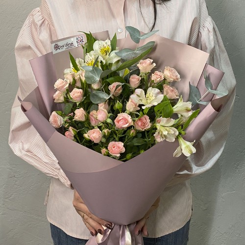 Роза и альстромерия "Единственная"