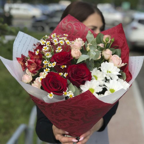 Роза и хризантема "Дуэт"