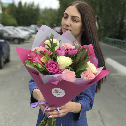 Роза и альстромерия "Нежный поцелуй"