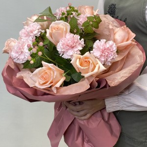 Сборный букет из роз и гвоздики "Золотая осень"
