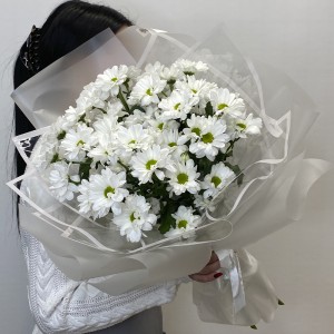 Букет из кустовой хризантемы "Нежный момент"